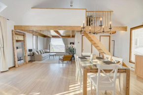 Intimate Apartment with Scenic Views